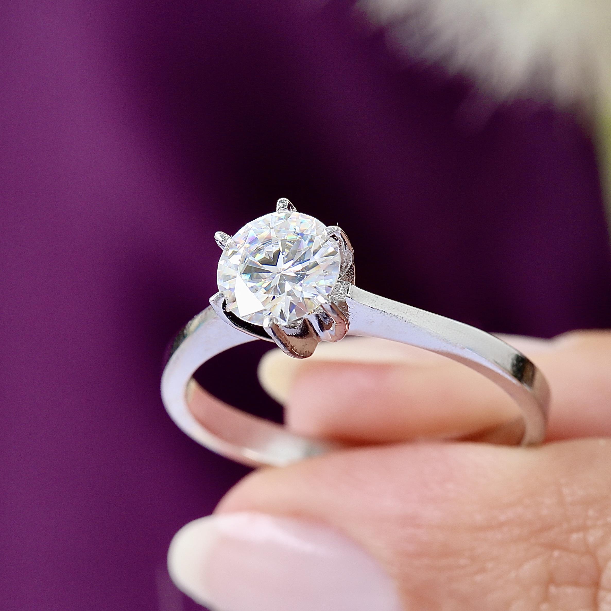 0.80 Ct Moissanite Mirage Solitaire 925K Sterling Silver Ring