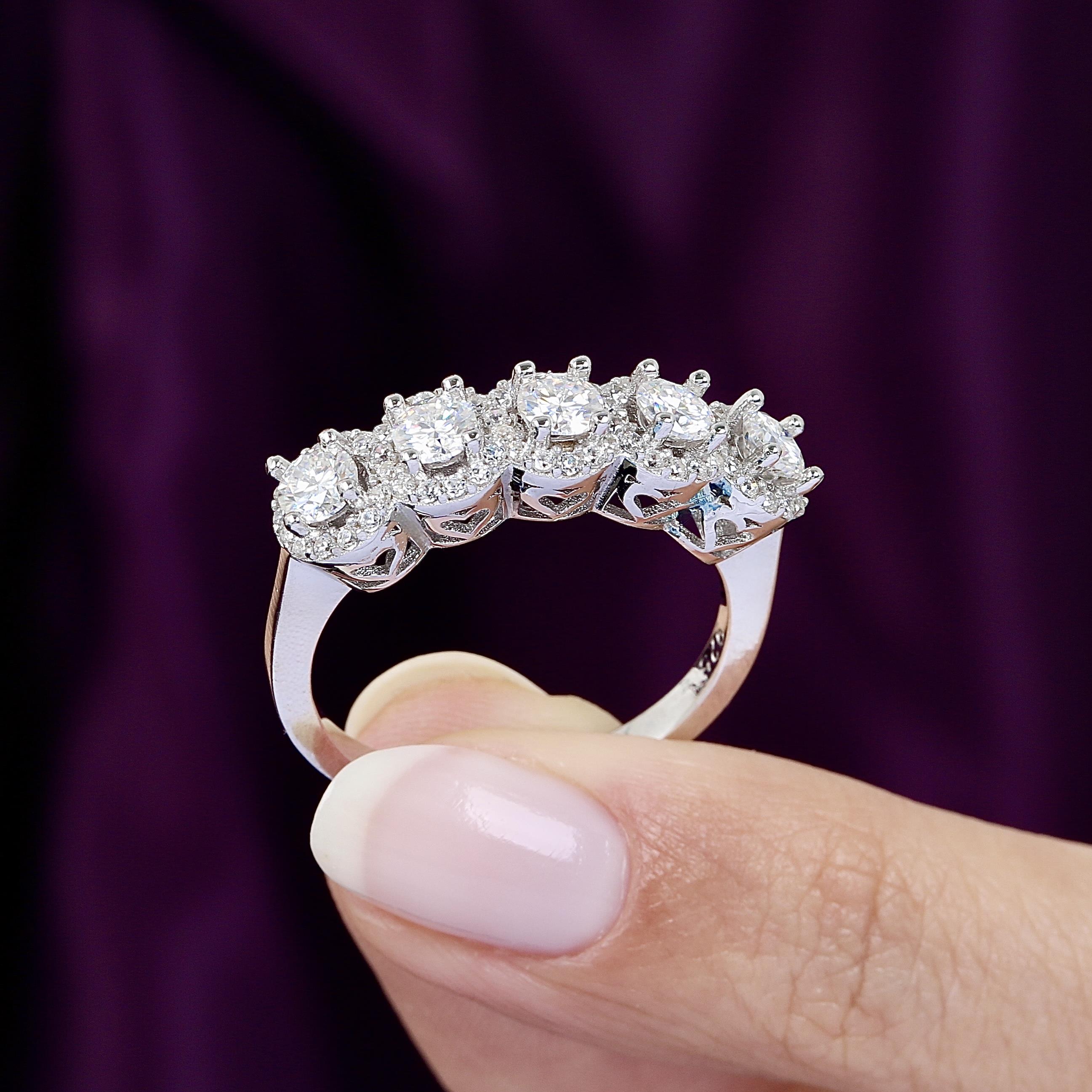 0.82 Ct Moissanite Radiant Circle Five Stone 925K Sterling Silver Ring