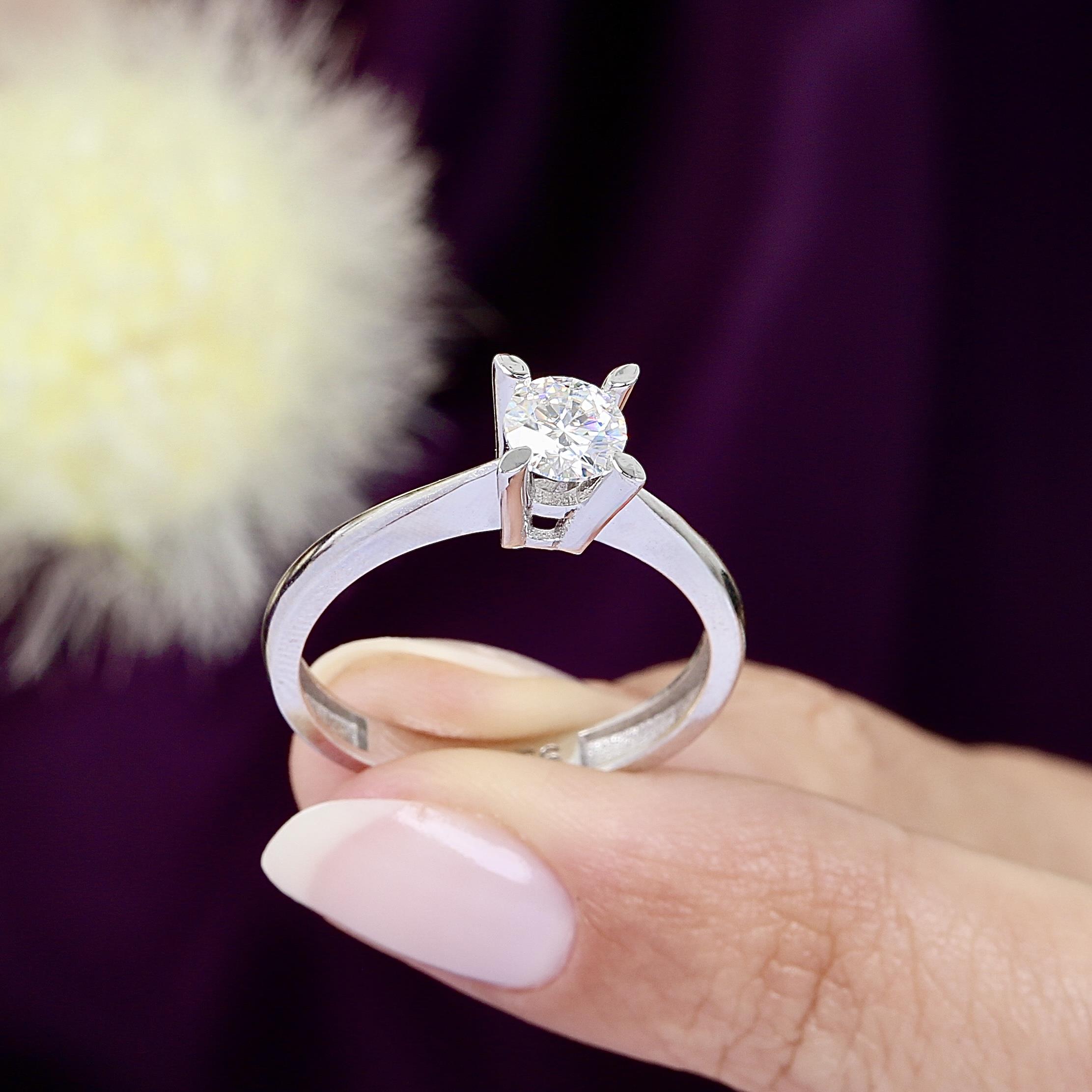 0.50 Ct Moissanite Brilliant Solitaire 925K Sterling Silver Ring