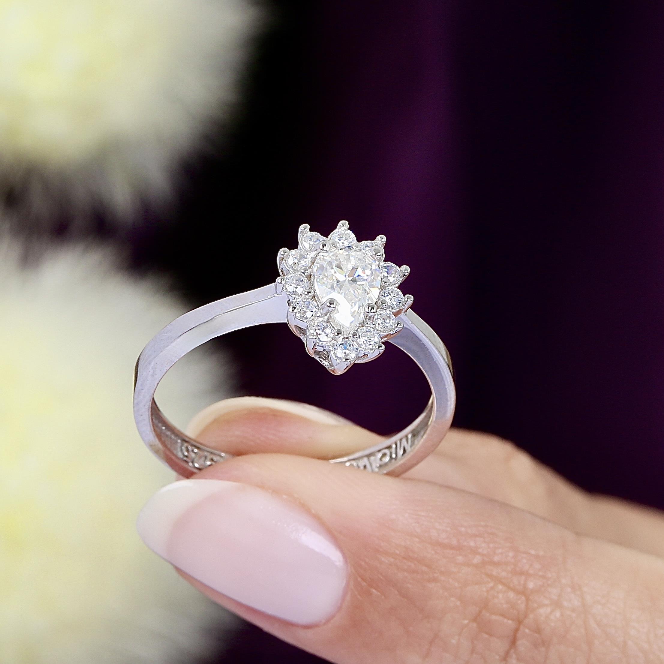 0.50 Ct Moissanite Teardrop Solitaire 925K Sterling Silver Ring