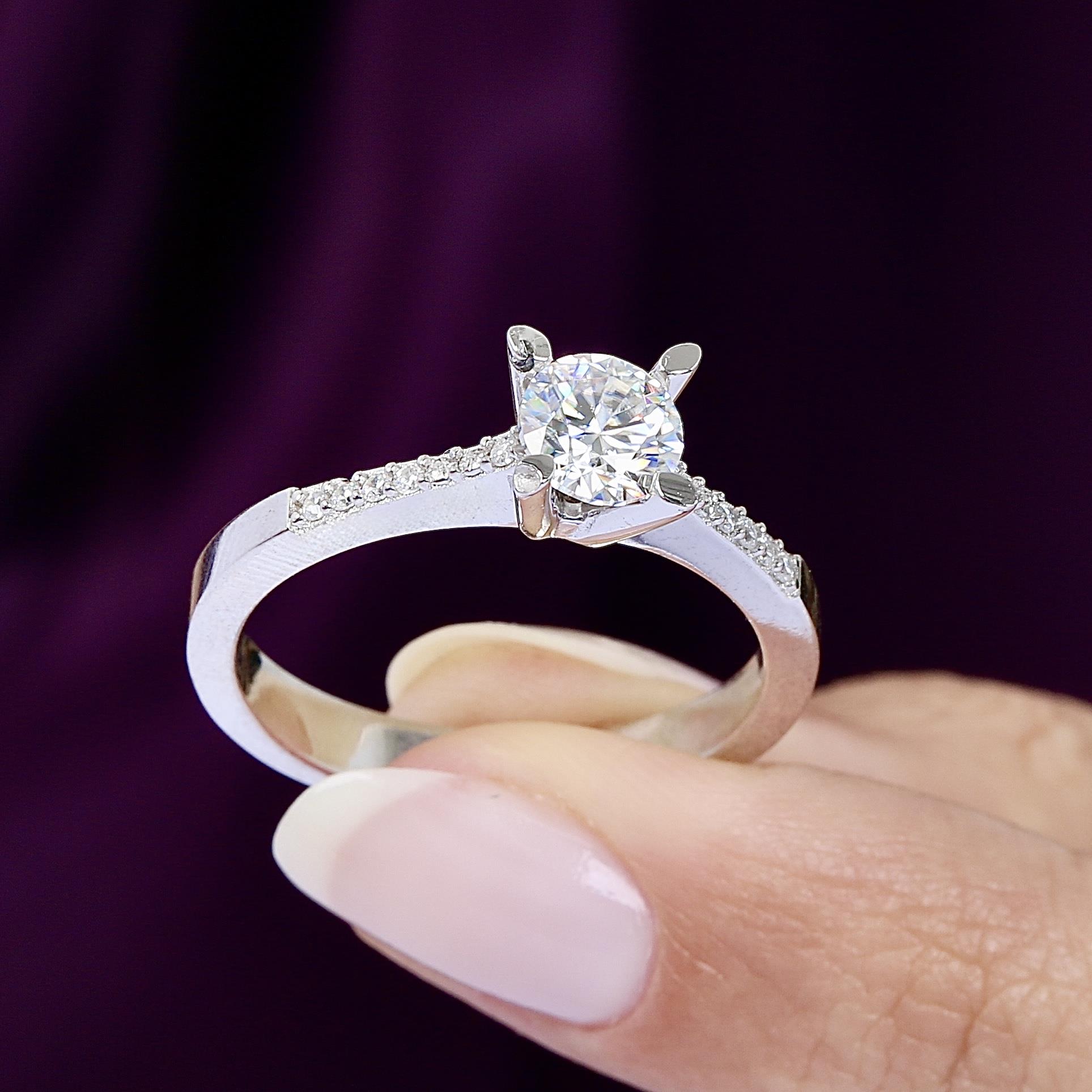 0.60 Ct Moissanite Romantic Sparkle Solitaire 925K Sterling Silver Ring