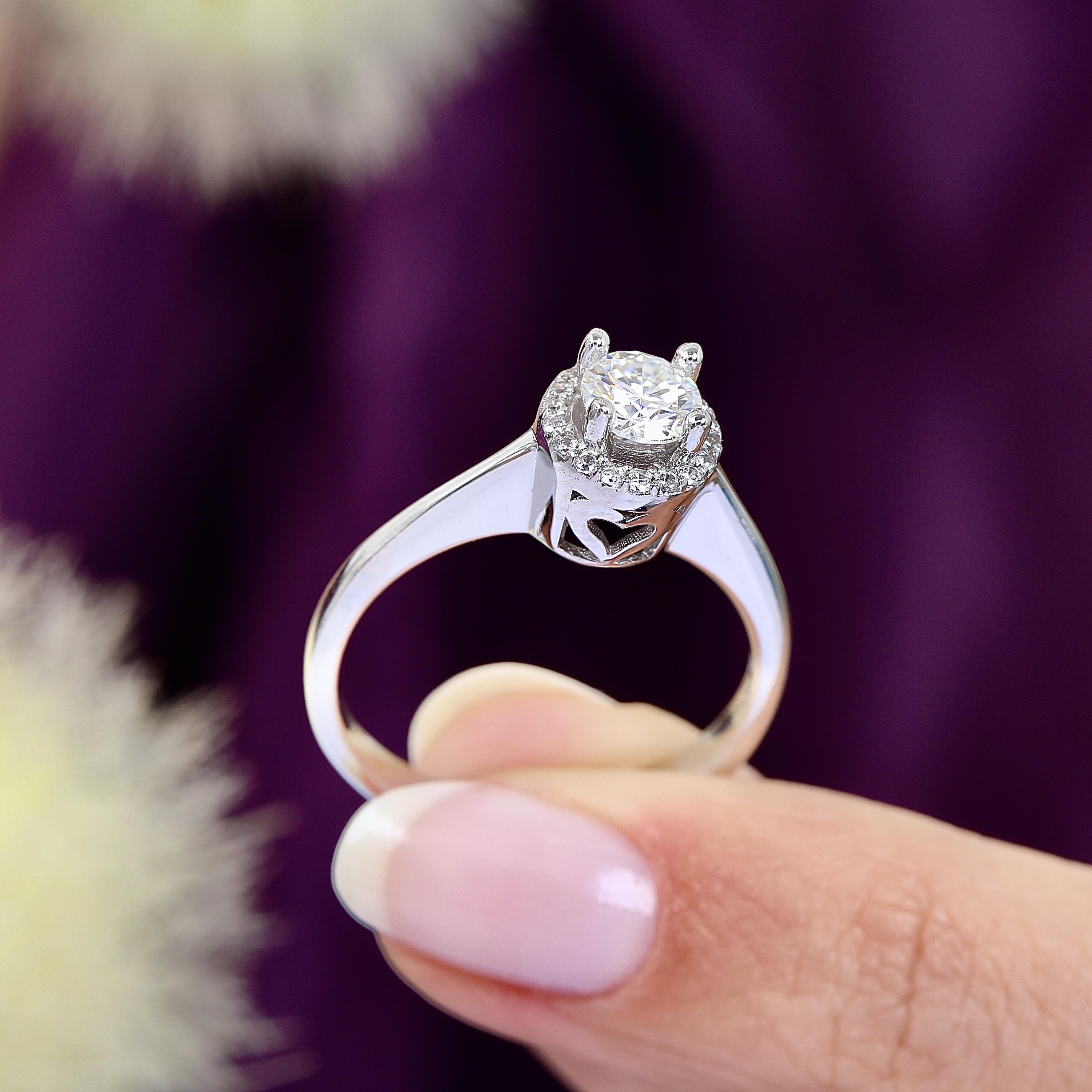 0.50 Ct Moissanite Radiant Circle Solitaire 925K Sterling Silver Ring