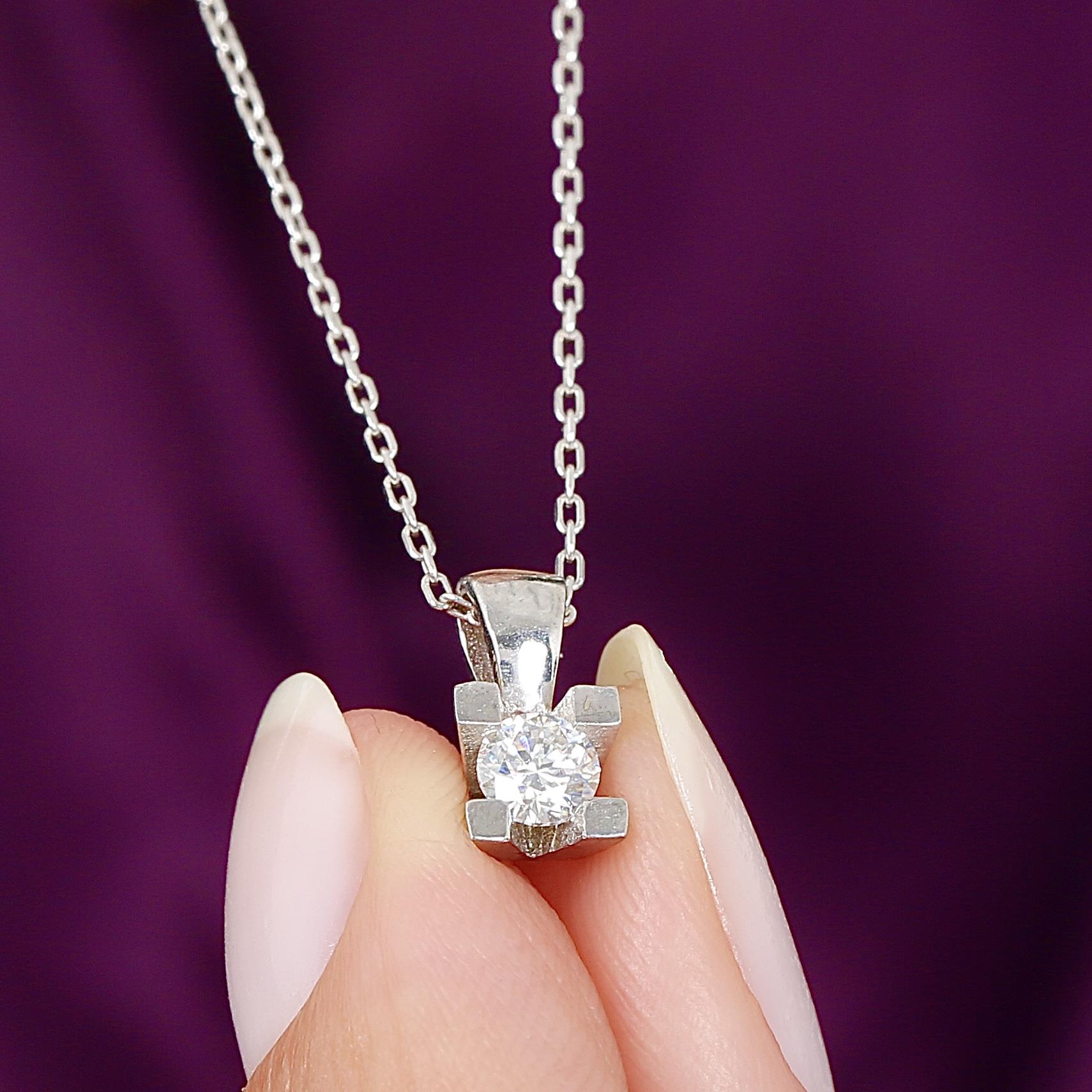 0.16 Ct Moissanite Unique Elegance Solitaire 925K Sterling Silver Necklace