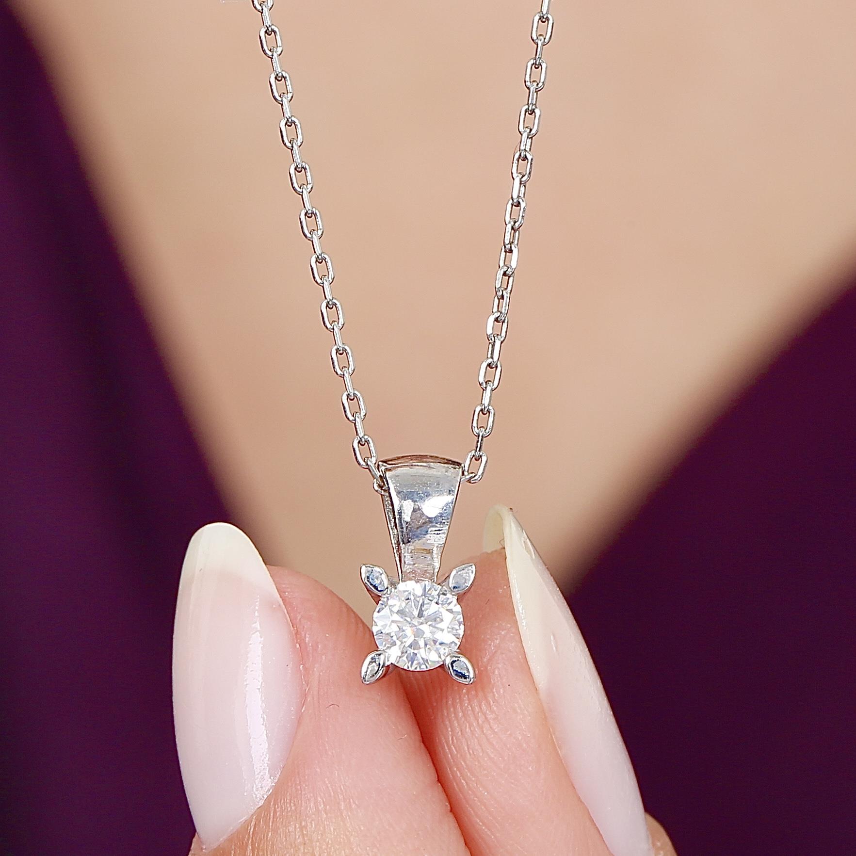 0.16 Ct Moissanite Brilliant Solitaire 925K Sterling Silver Necklace