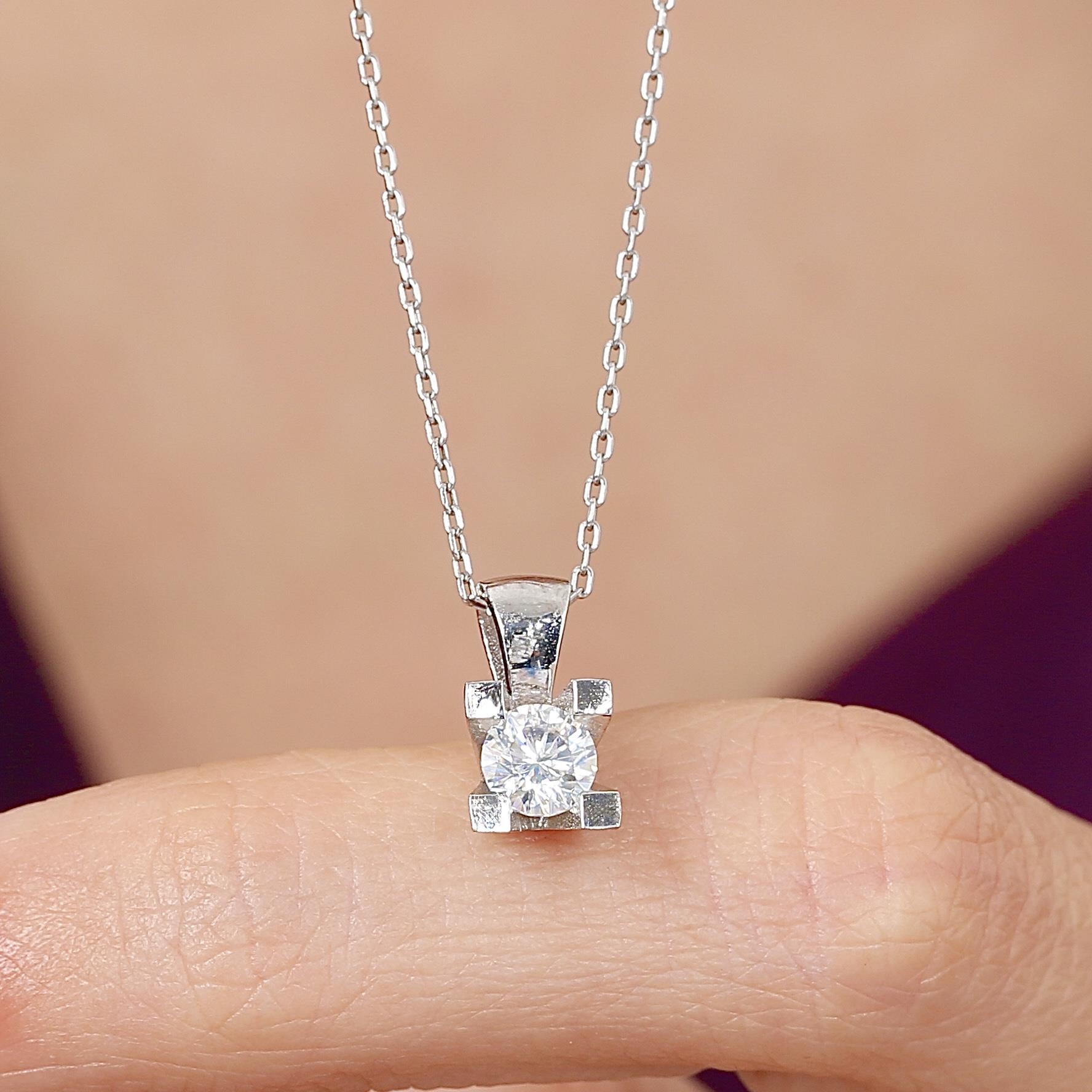 0.33 Ct Moissanite Unique Elegance Solitaire 925K Sterling Silver Necklace