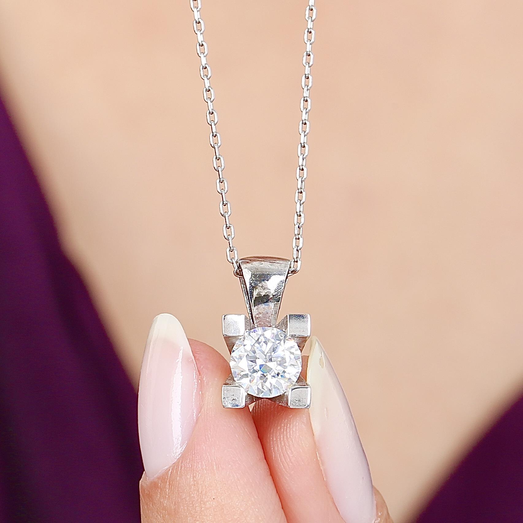 0.60 Ct Moissanite Unique Elegance Solitaire 925K Sterling Silver Necklace