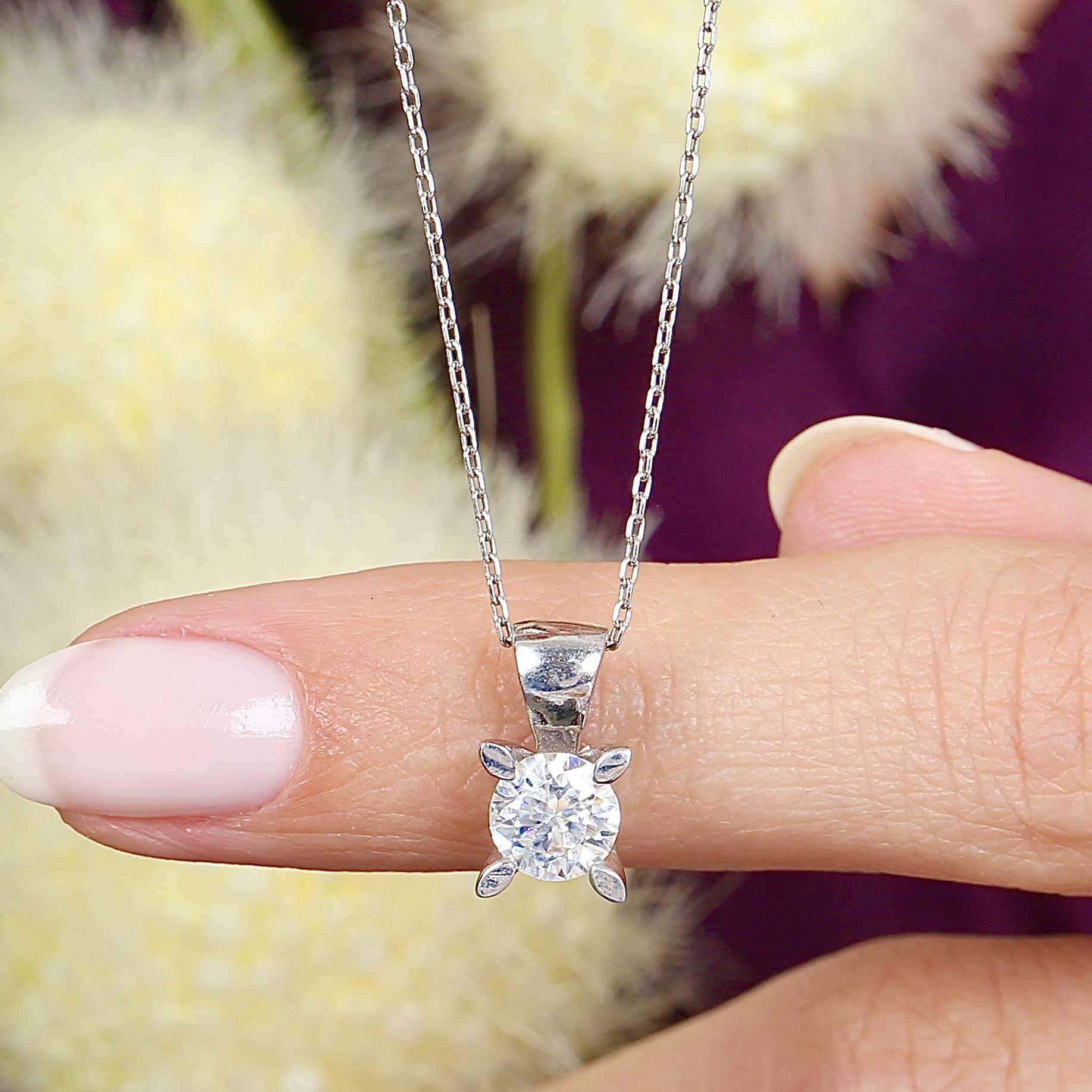 0.60 Ct Moissanite Brilliant Solitaire 925K Sterling Silver Necklace