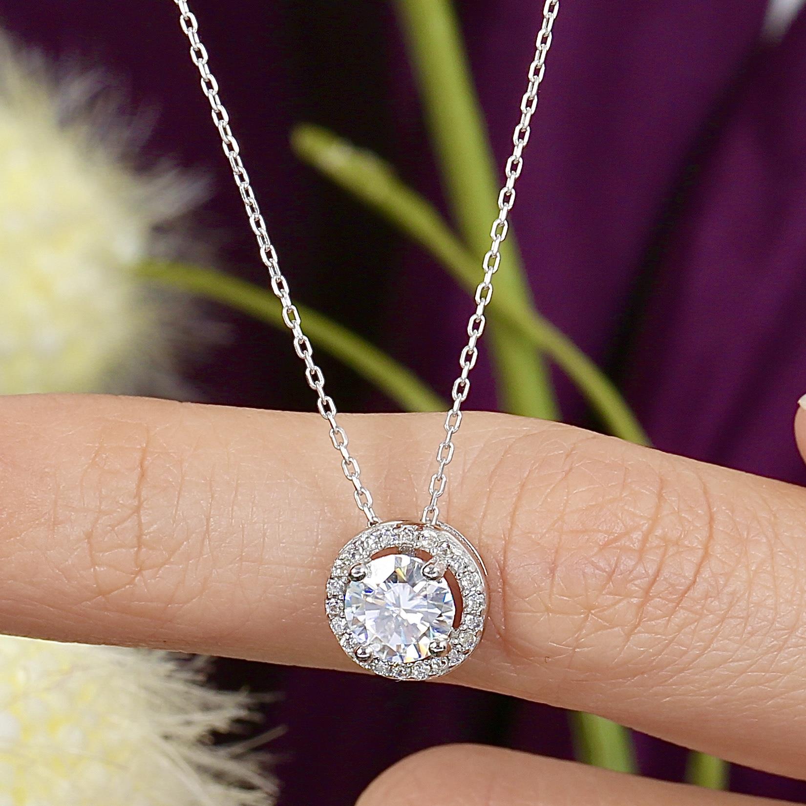 0.80 Ct Moissanite Radiant Circle Solitaire 925K Sterling Silver Necklace