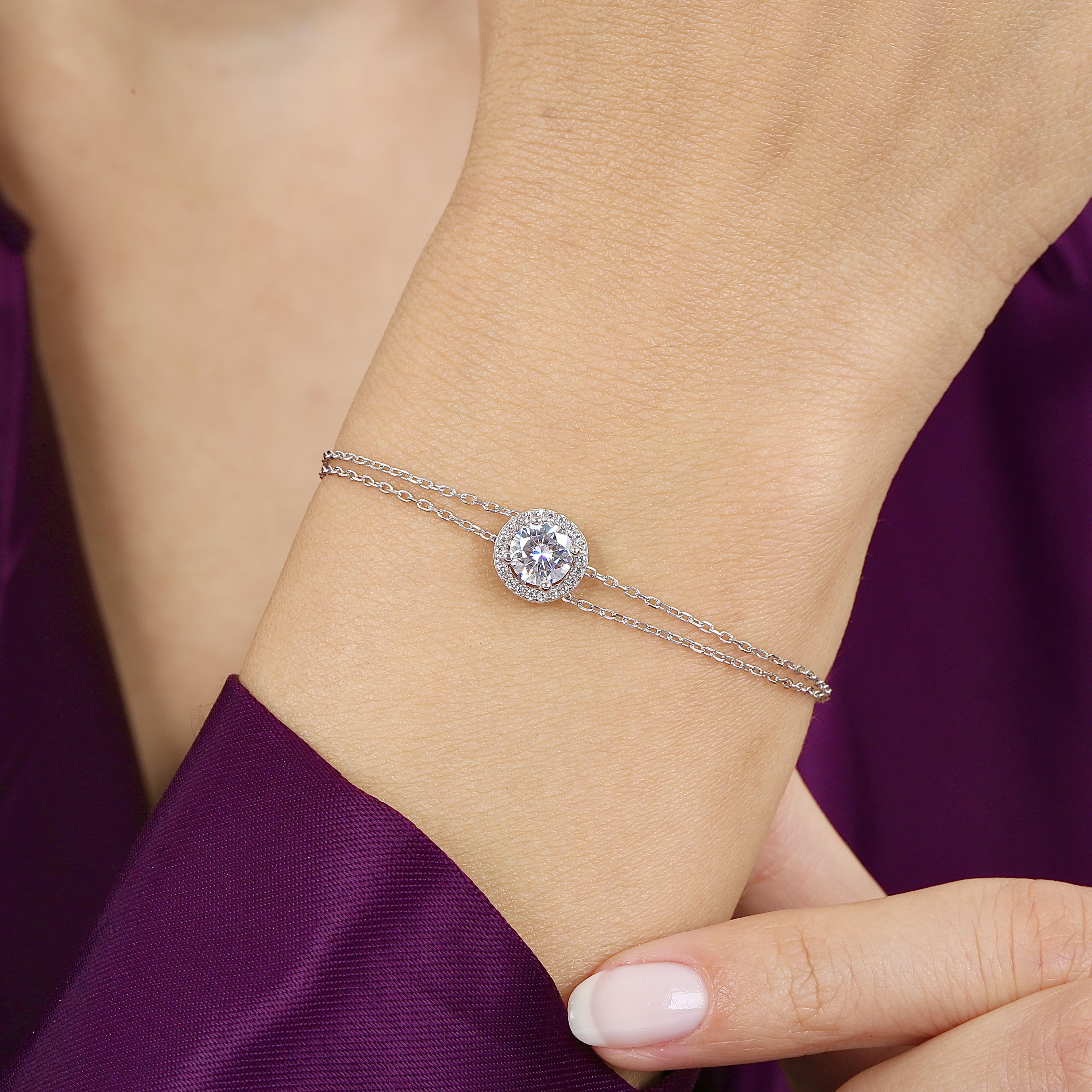 0.80 Ct Moissanite Radiant Circle Solitaire 925K Sterling Silver Bracelet