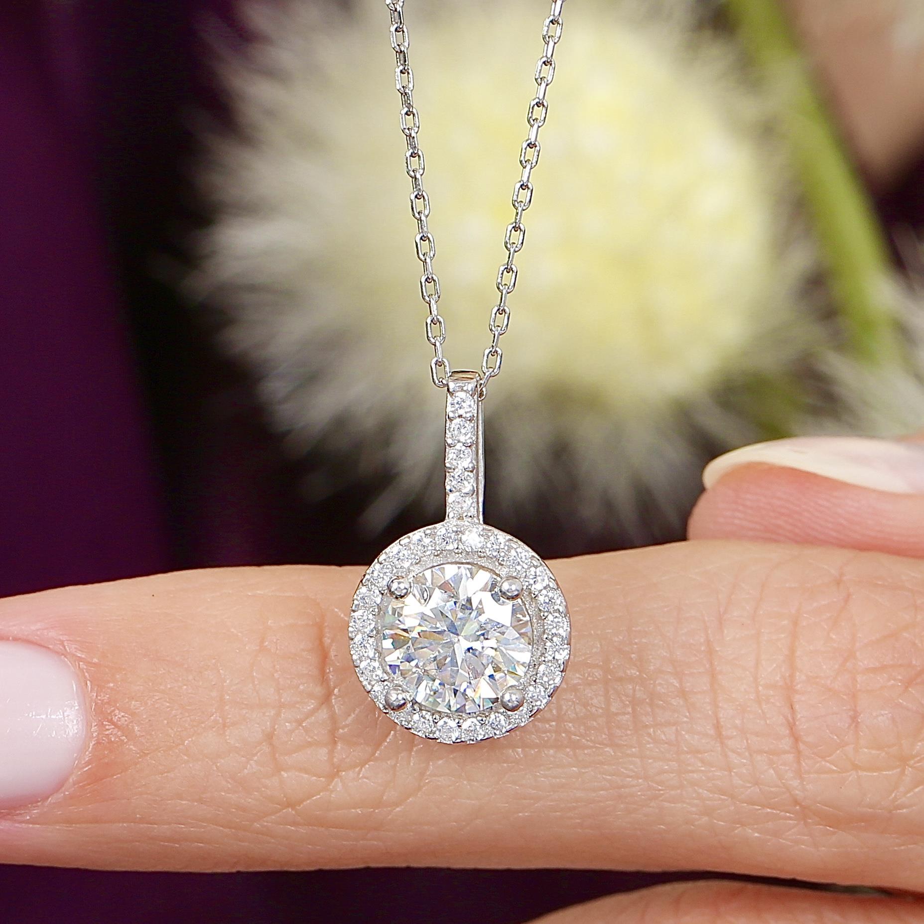 1.00 Ct Moissanite Timeless Glow Solitaire 925K Sterling Silver Necklace