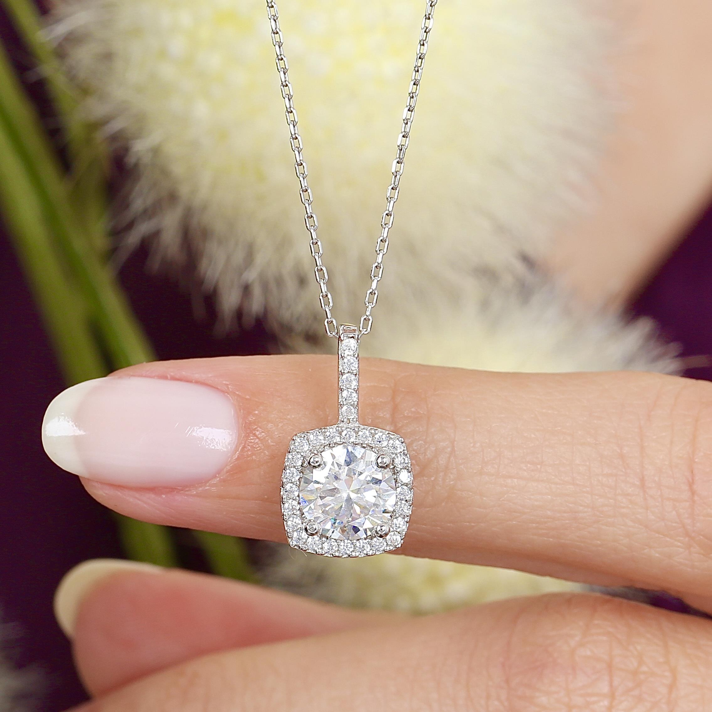 1.00 Ct Moissanite Brilliant Square Solitaire 925K Sterling Silver Necklace