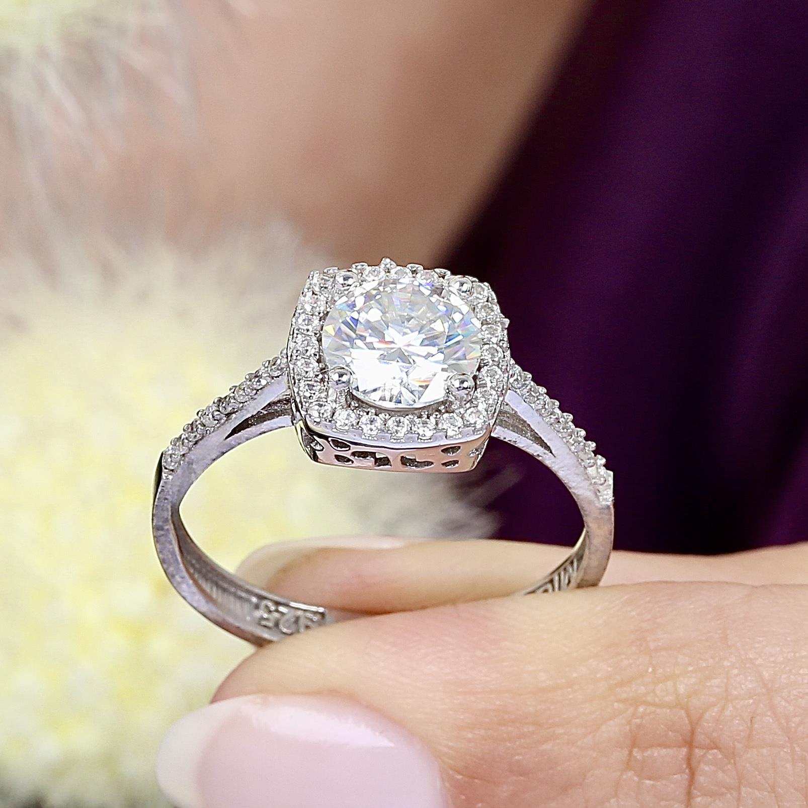 1.00 Ct Moissanite Elegant Square Solitaire 925K Sterling Silver Ring