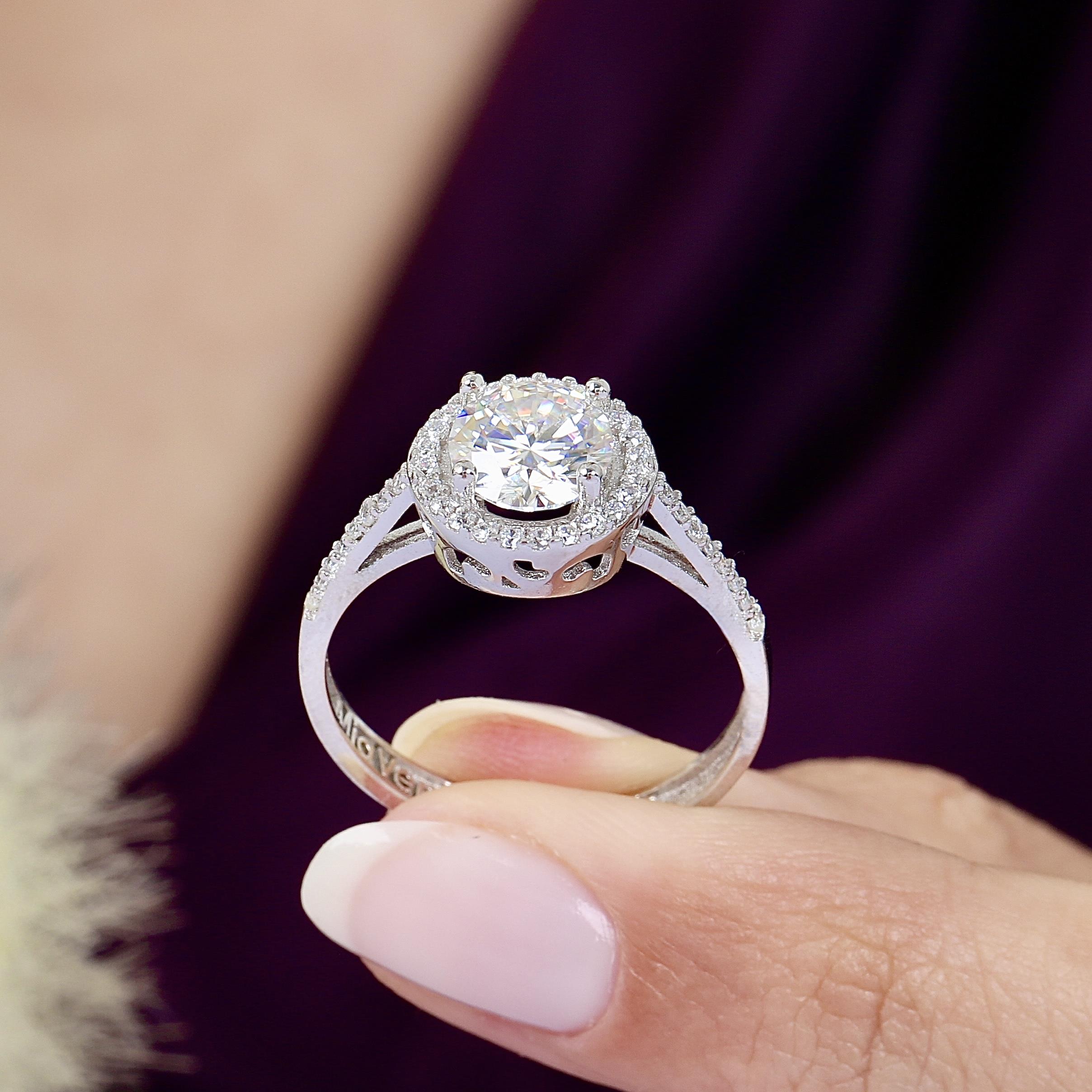 1.00 Ct Moissanite Sparkling Circle Solitaire 925K Sterling Silver Ring