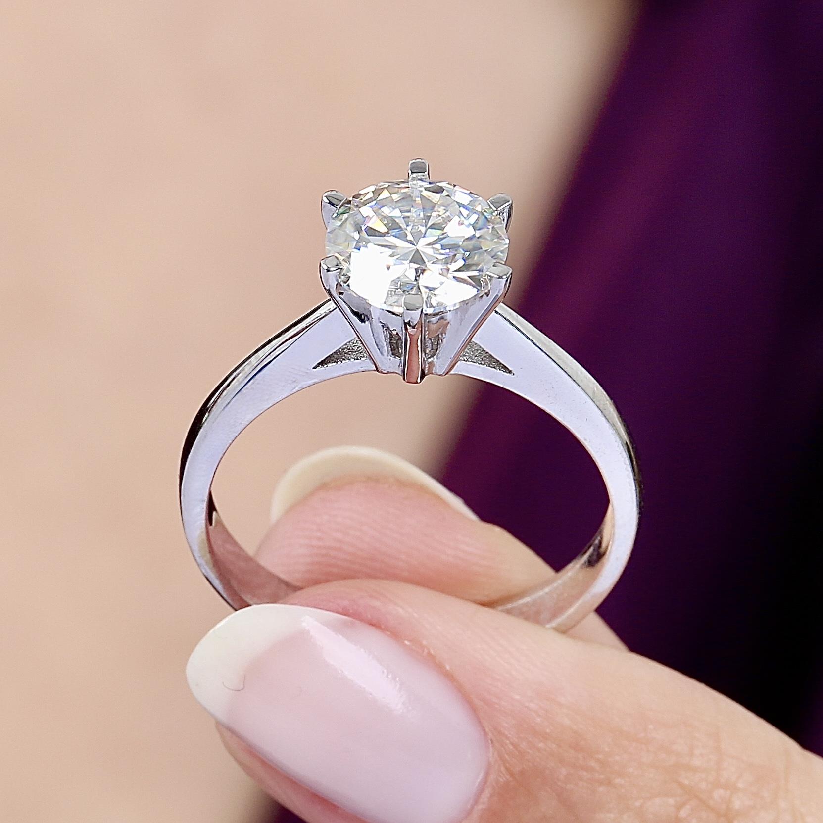 1.50 Ct Moissanite Brilliant Charm Solitaire 925K Sterling Silver Ring