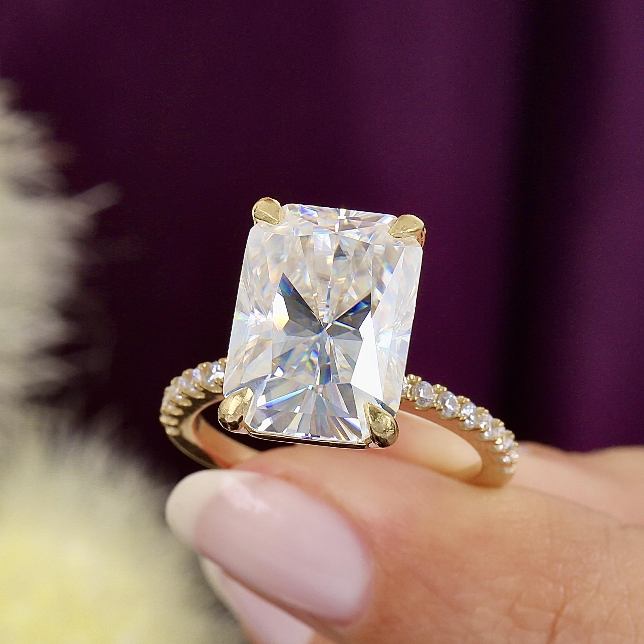 10.00 Ct Moissanite Sparkling Modern Grandeur Solitaire 14K Gold Ring