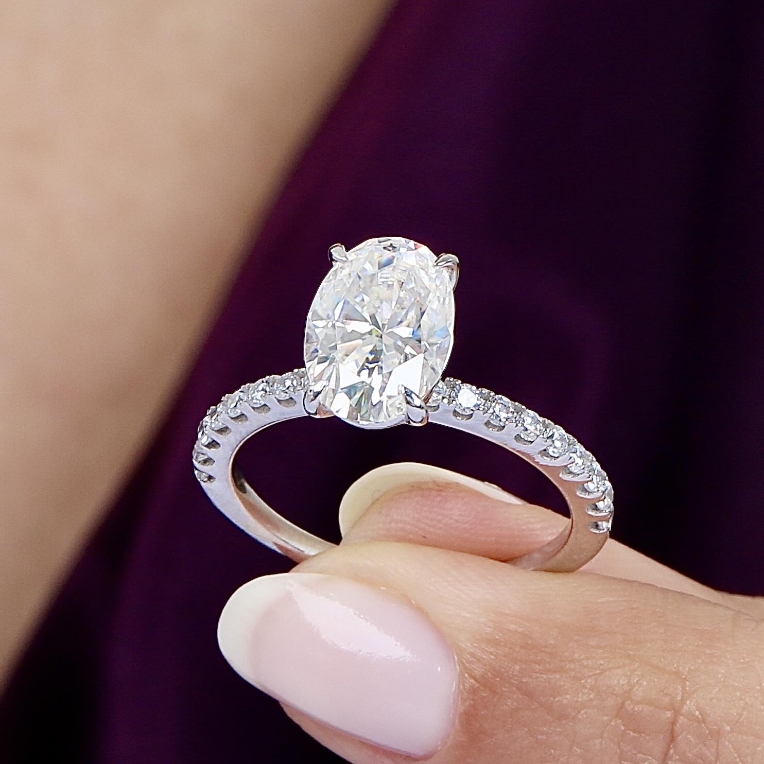 2.50 Ct Moissanite Sparkling Oval Elegance Solitaire 925K Sterling Silver Ring