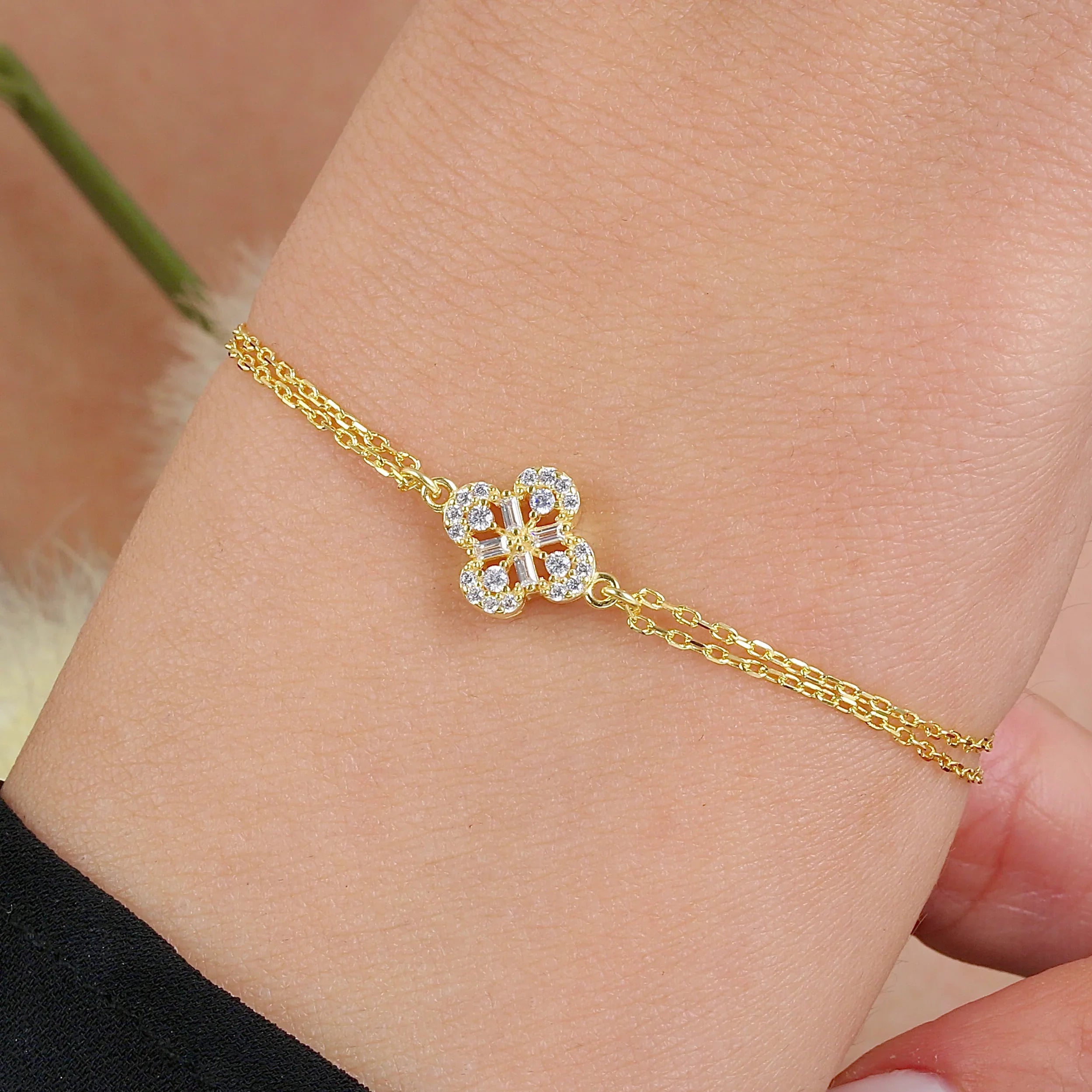 Elegant Clover Radiance CZ 14K Gold Bracelet - Etossimo Jewelry