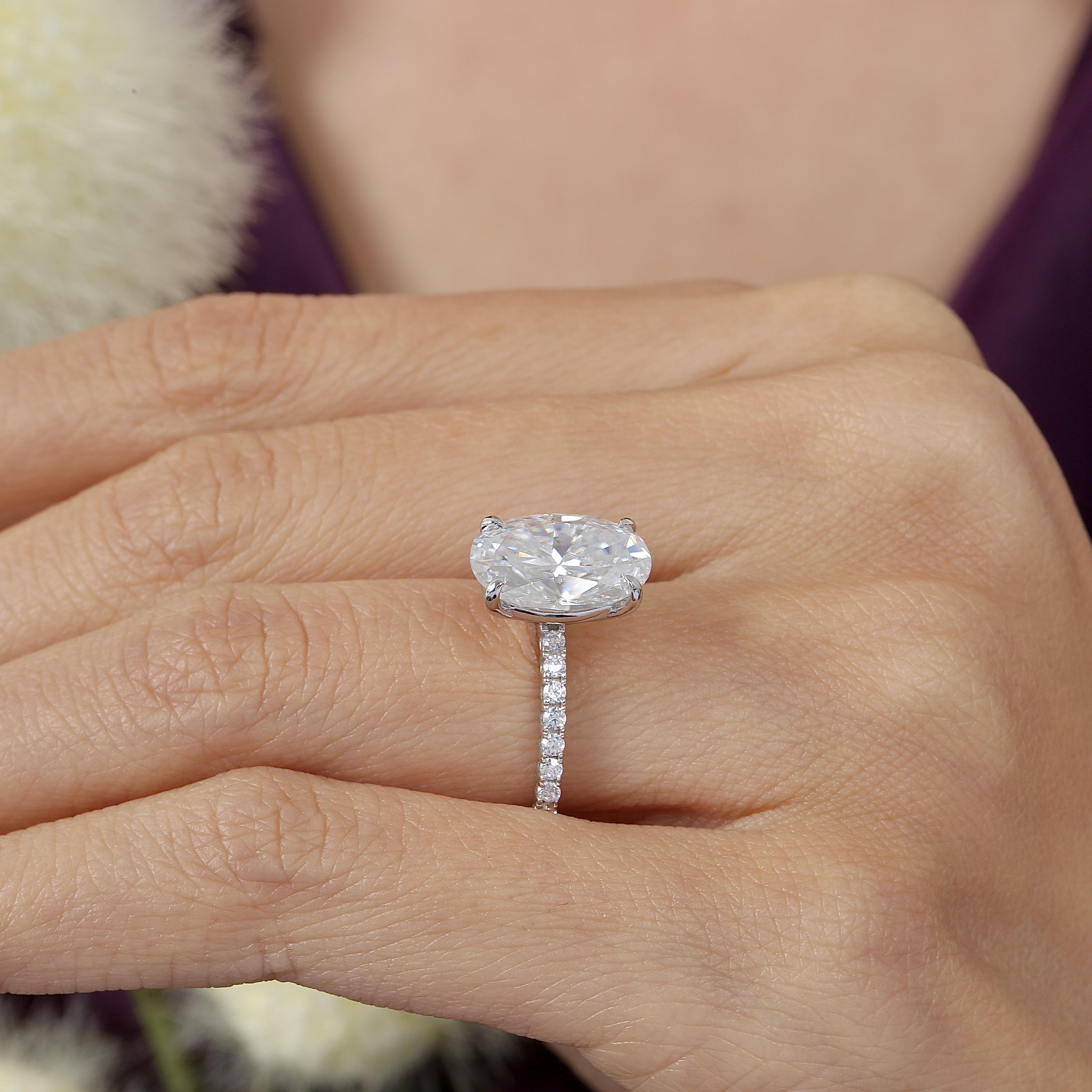 4.50 Ct Moissanite Sparkling Oval Elegance Solitaire 925K Sterling Silver Ring