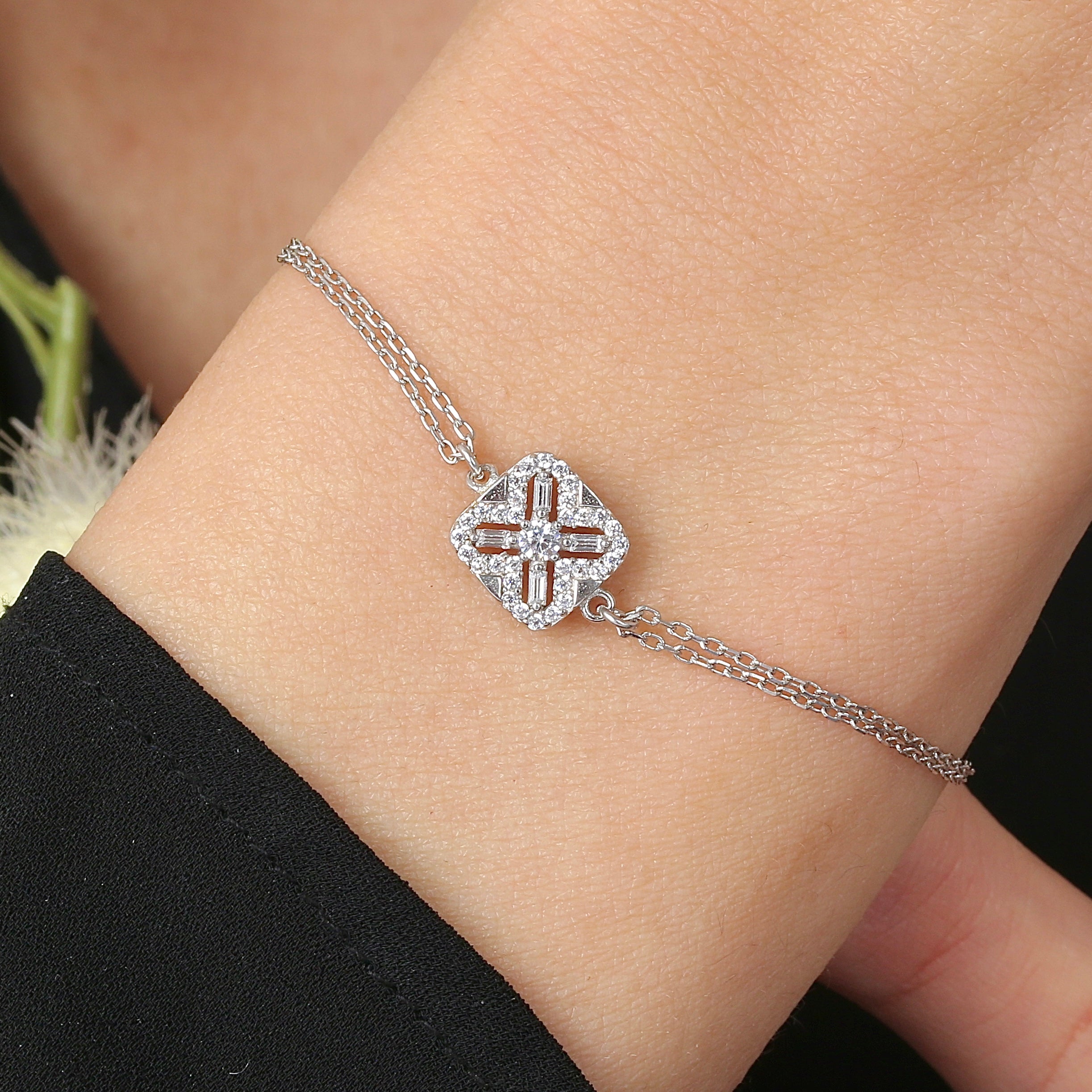 Lustrous Clover Balance CZ 925K Sterling Silver Bracelet - Etossimo Jewelry