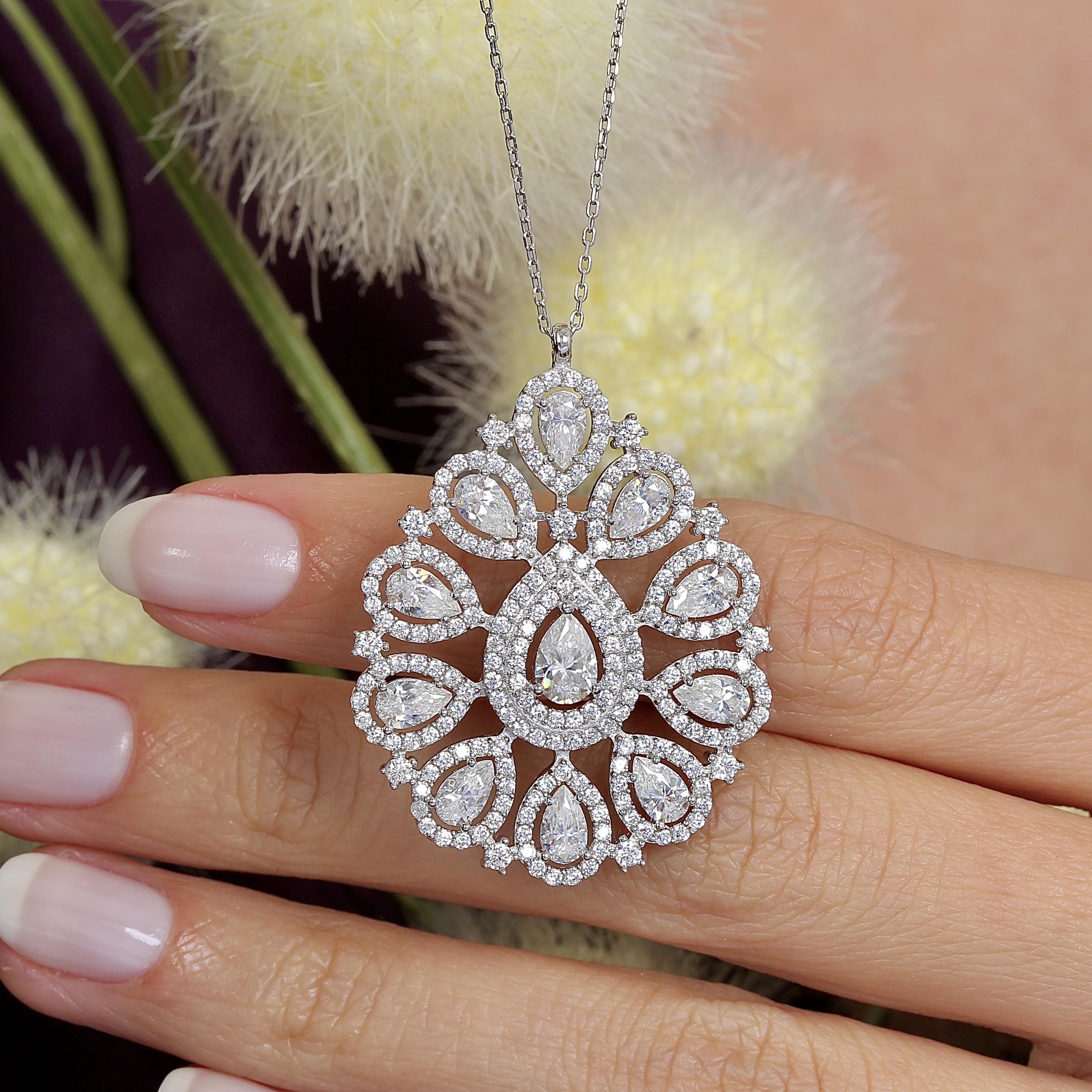 5.50 Ct Moissanite Regal Teardrop Radiance 925K Sterling Silver Necklace