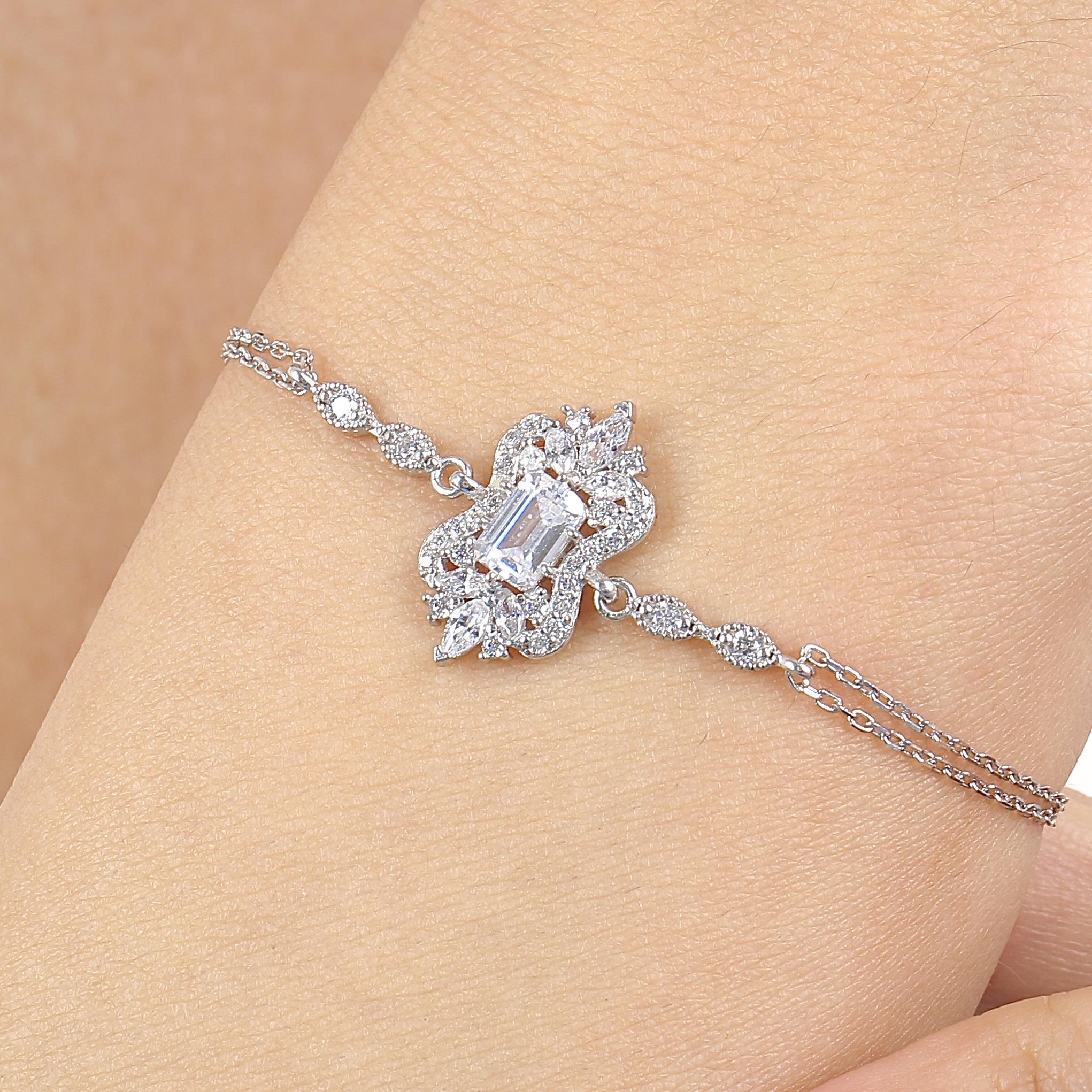 Vintage Shimmering Crest CZ 925K Sterling Silver Bracelet
