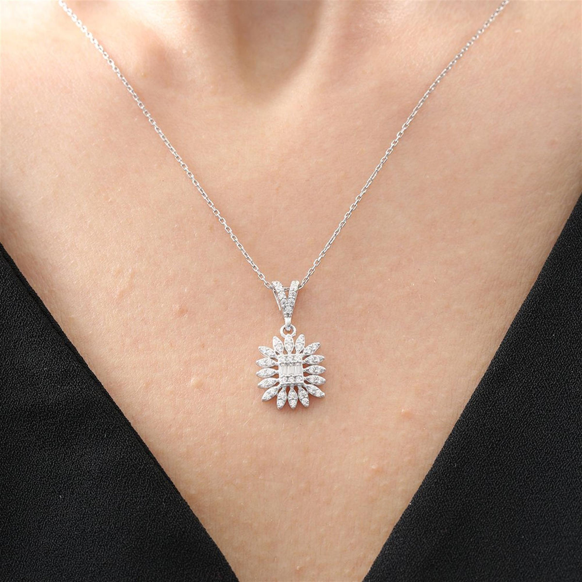 Shining Baget Sun Bloom Pure Elegance CZ 925K Sterling Silver Necklace