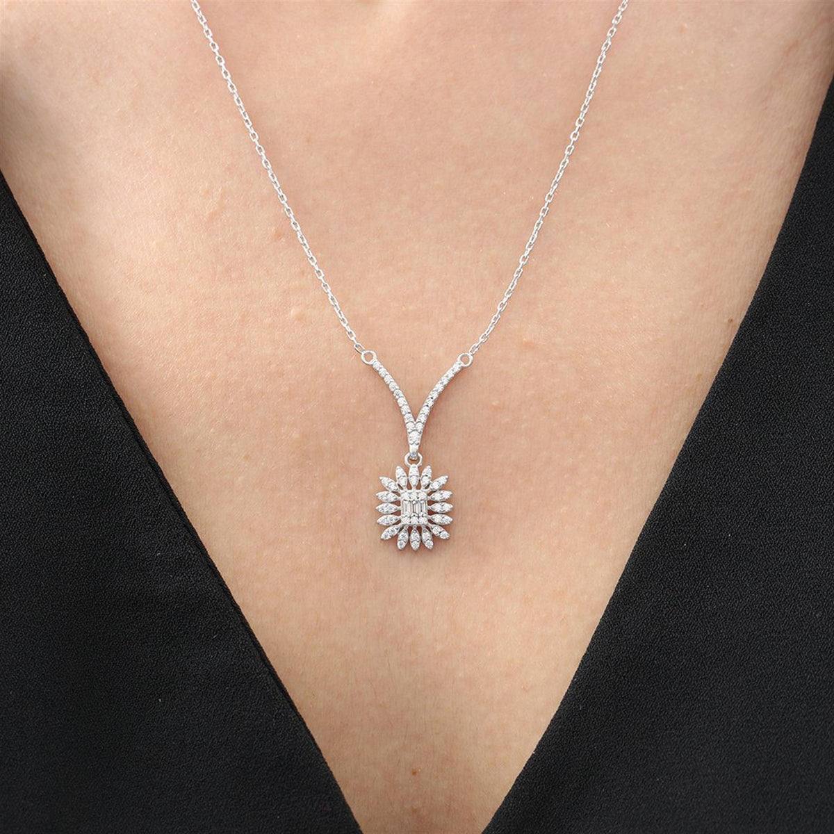 Shining Baget Sun Bloom Modern Glamour CZ 925K Sterling Silver Necklace