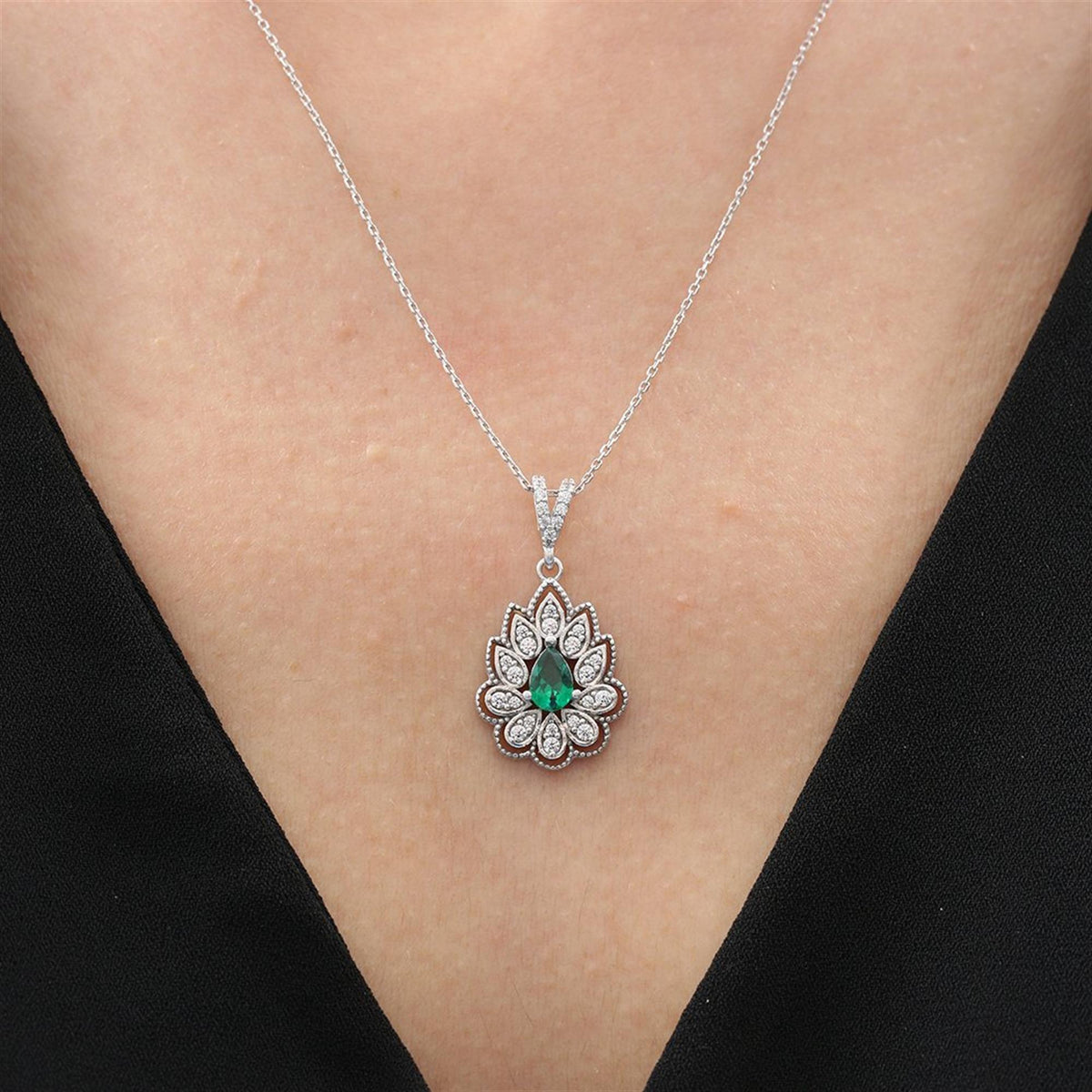 Graceful Lotus Sparkle Emerald Color Pure Elegance CZ 925K Sterling Silver Necklace