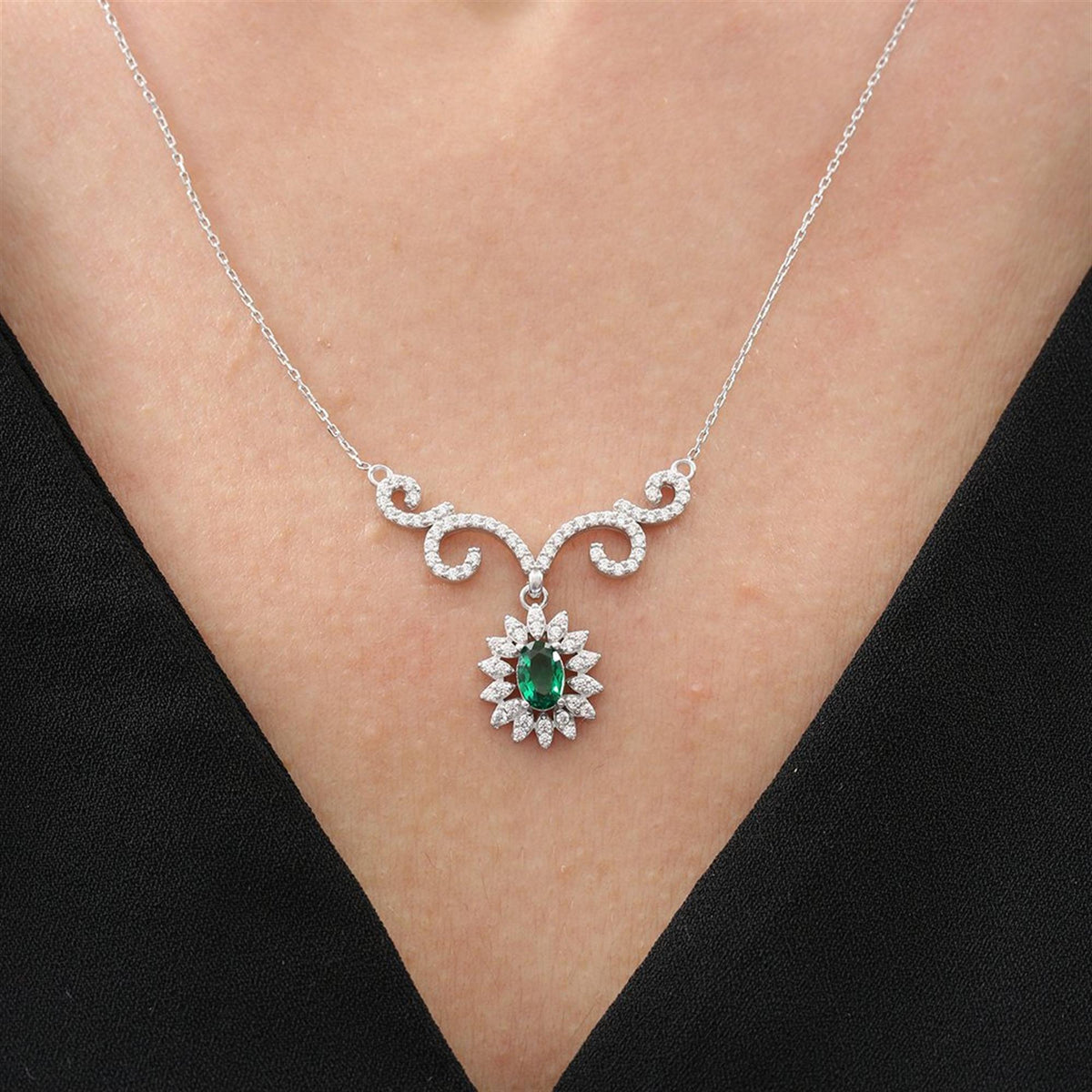 Majestic Sunstar Oval Emerald Color Baroque Romance CZ 925K Sterling Silver Necklace