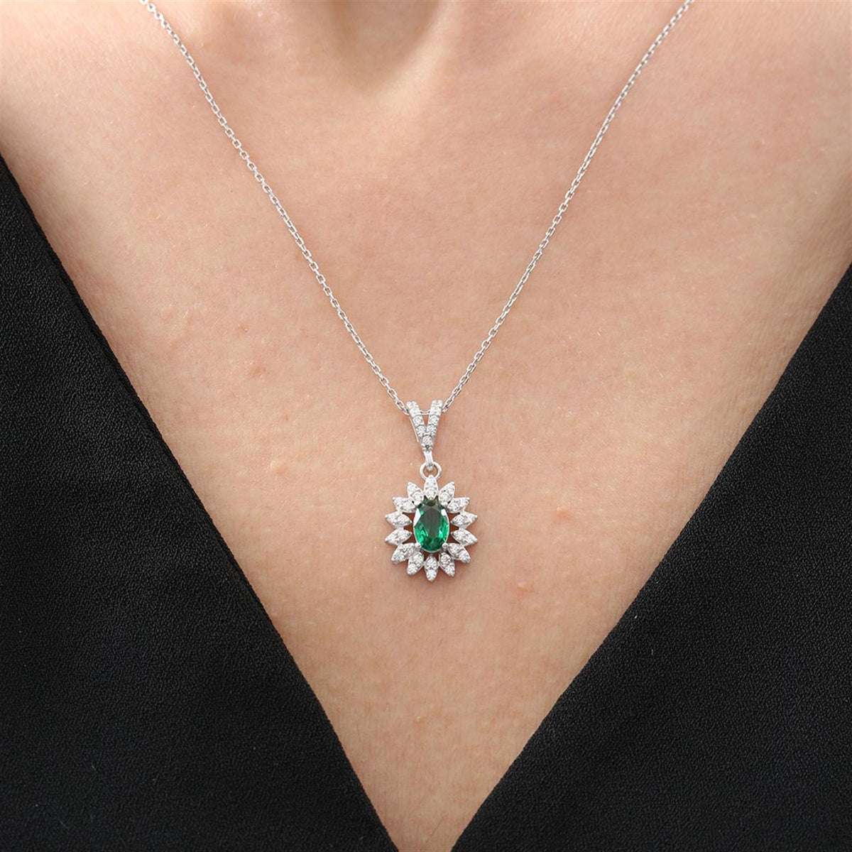 Majestic Sunstar Oval Emerald Color Pure Elegance CZ 925K Sterling Silver Necklace