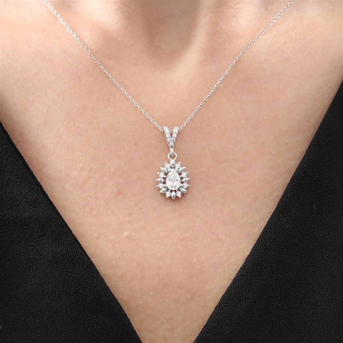 Glistening Raindrop Pure Elegance CZ 925K Sterling Silver Necklace